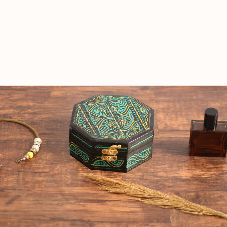Vintage Rosewood Jewelry Box: Round Travel Trinket Keepsake