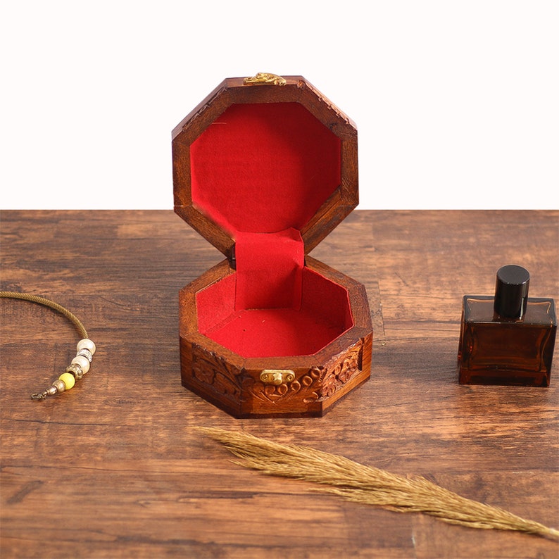 Wooden Engraved Jewelry Box, Midcentury Jewelry Organizer Box, Trinket Box, Keepsake Box, Vintage Jewellery Storage Box