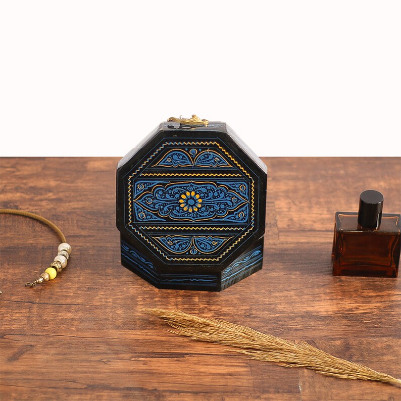 Vintage Rosewood Jewelry Box: Round Travel Trinket Keepsake