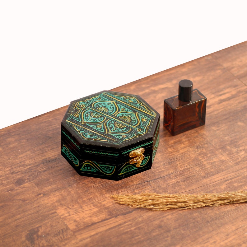 Vintage Rosewood Jewelry Box: Round Travel Trinket Keepsake