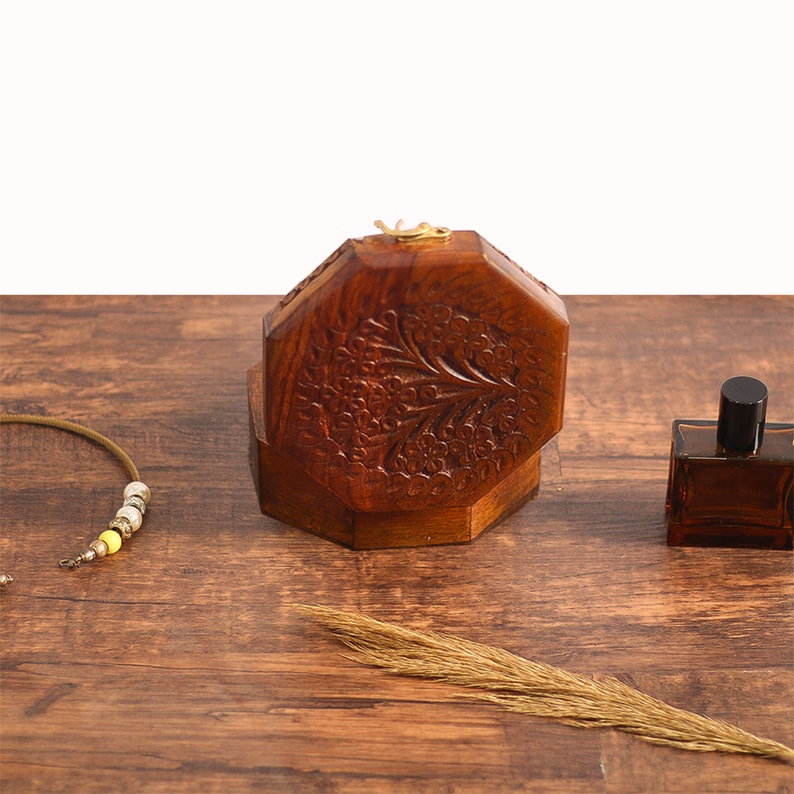 Wooden Engraved Jewelry Box, Midcentury Jewelry Organizer Box, Trinket Box, Keepsake Box, Vintage Jewellery Storage Box