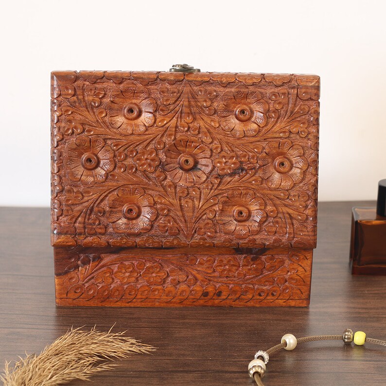 Handmade Engraved Rosewood Jewelry Box: Large Capacity Trinket Storage