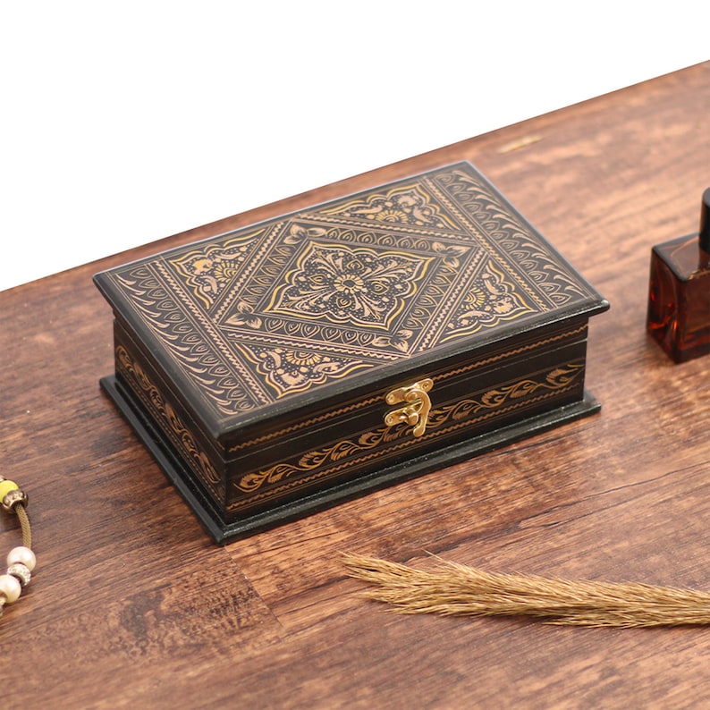 Rosewood Jewelry Box: Vintage Style Keepsake Organizer