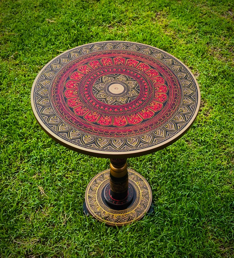 Round Side Table - Live Edge Wood Coffee Table, Modern Farmhouse Decor Round End Table with Folding Legs, Living Room Decor