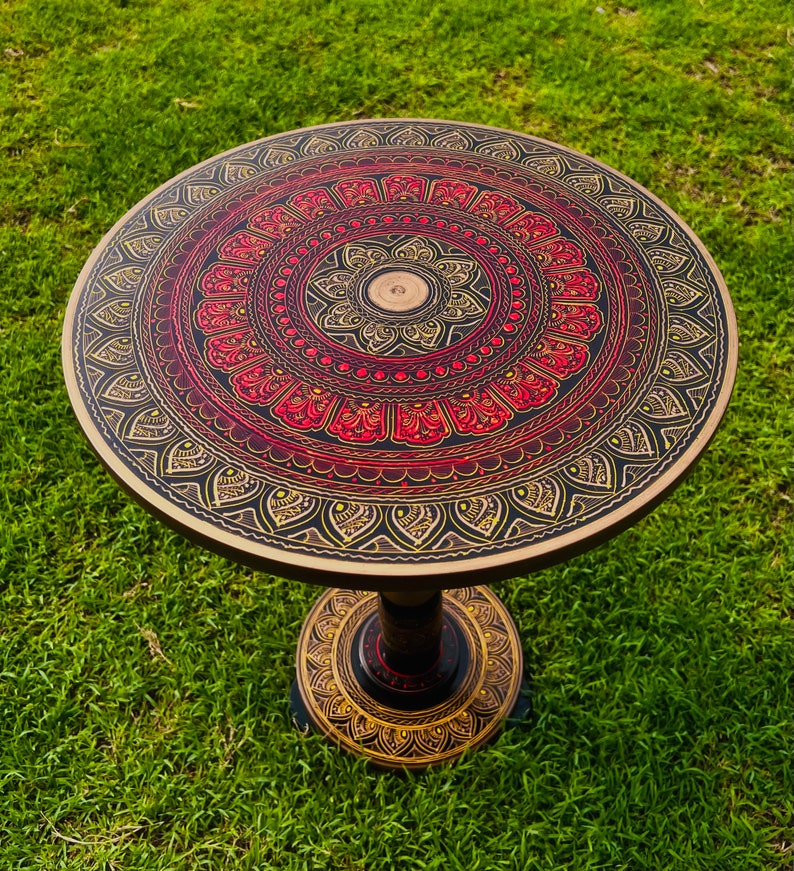 Round Side Table - Live Edge Wood Coffee Table, Modern Farmhouse Decor Round End Table with Folding Legs, Living Room Decor