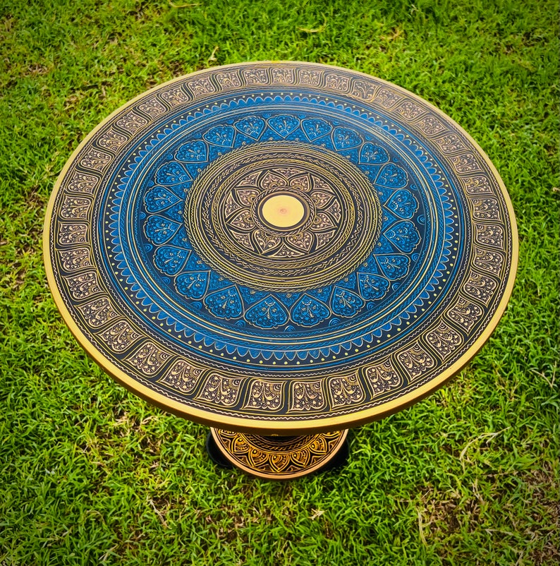 Round Side Table - Live Edge Wood Coffee Table, Modern Farmhouse Decor Round End Table with Folding Legs, Living Room Decor