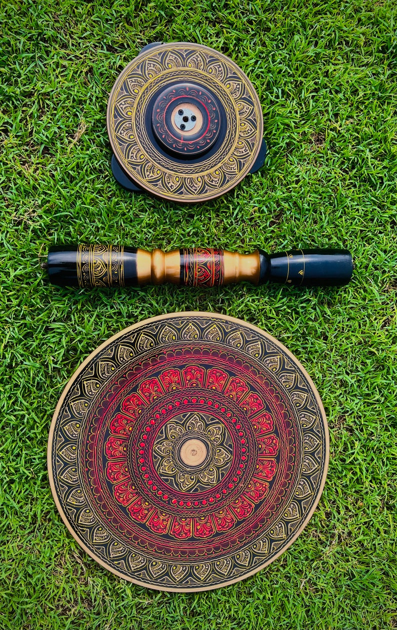 Round Side Table - Live Edge Wood Coffee Table, Modern Farmhouse Decor Round End Table with Folding Legs, Living Room Decor