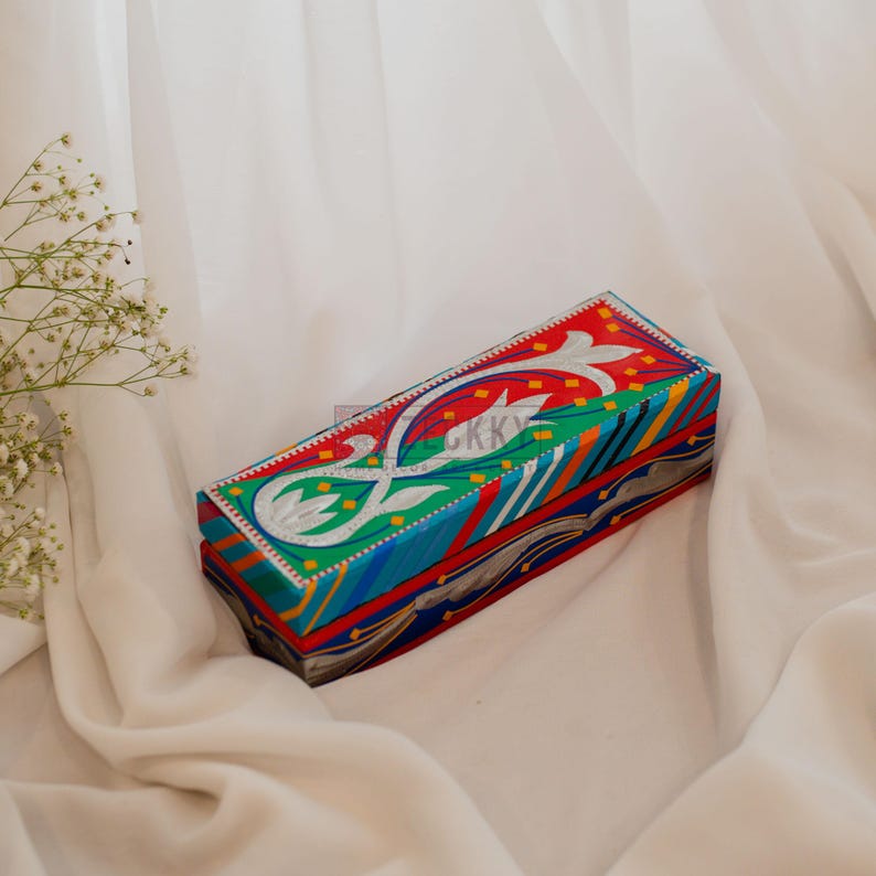 Chamakpatti Rosewood Jewelry Box: Handmade Pakistani Art