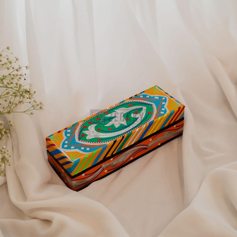 Chamakpatti Rosewood Jewelry Box: Handmade Pakistani Art