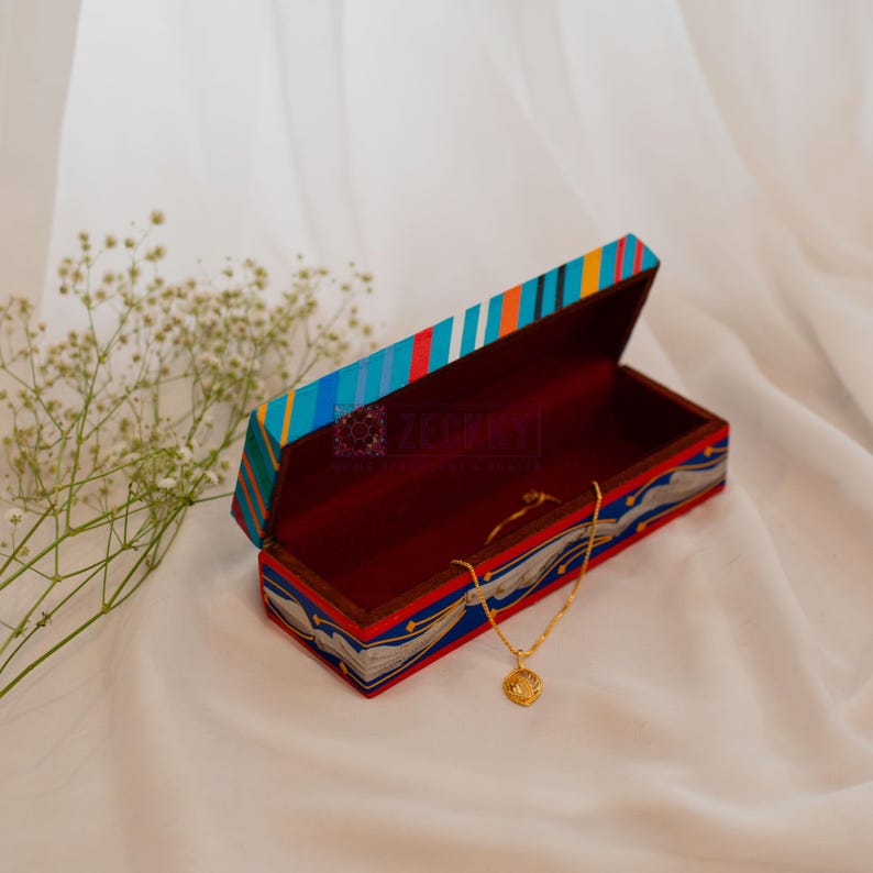 Chamakpatti Rosewood Jewelry Box: Handmade Pakistani Art