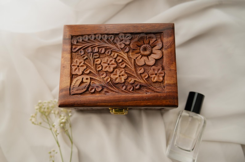 Floral Engraved Wooden Watch Box: 2-Slot Men's Accessory Organizer