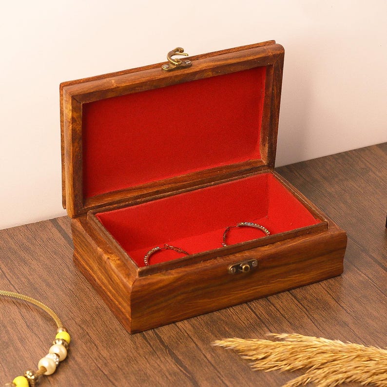 Personalized Wooden Jewelry Box with Lock – Custom Storage Chest for Rings, Earrings & Bridesmaid Gifts